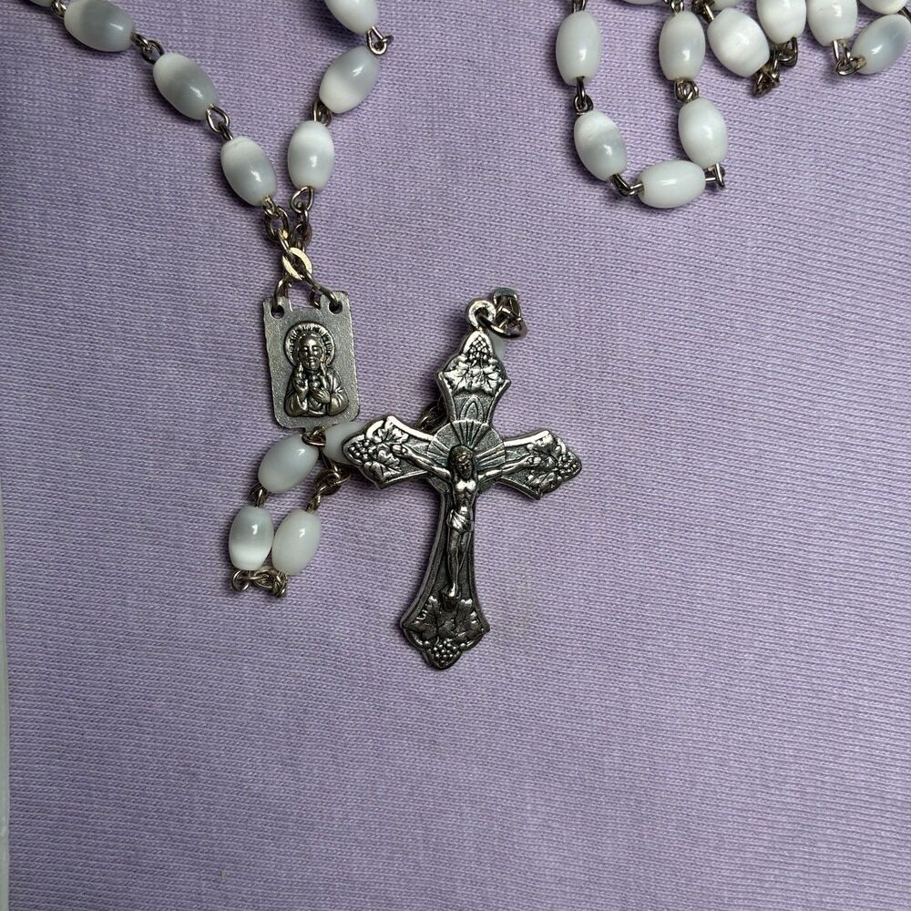 Vintage White Beads Catholic Rosary w Silver Tone Cross Marked Italy in Case - Picture 7 of 7
